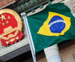 Brasil y China acuerdan intercambios sin dólar. Por Julio Gambina.