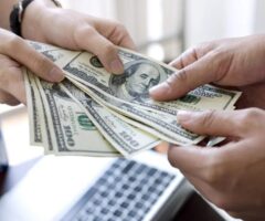 Los dólares del colchón para activar el consumo. Por Julio Gambina.