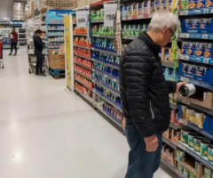 Las familias recurren cada vez más al crédito para comprar alimentos y pagar gastos cotidianos. Por Julio Gambina